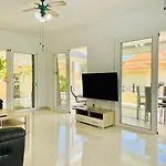 Sol Cristianos, Ocean View