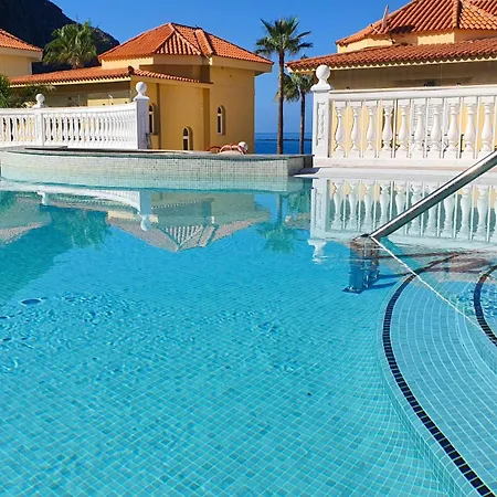 Grand Blue Horizon In Cristianos, Ocean-facing, Private Garden And Parking, 5 Br Los Cristianos (Tenerife)