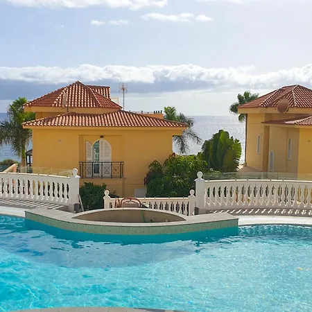 Willa Grand Blue Horizon In Cristianos, Ocean-facing, Private Garden And Parking, 5 Br