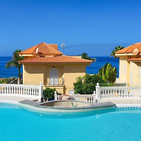 Grand Blue Horizon In Cristianos, Ocean-facing, Private Garden And Parking, 5 Br Willa